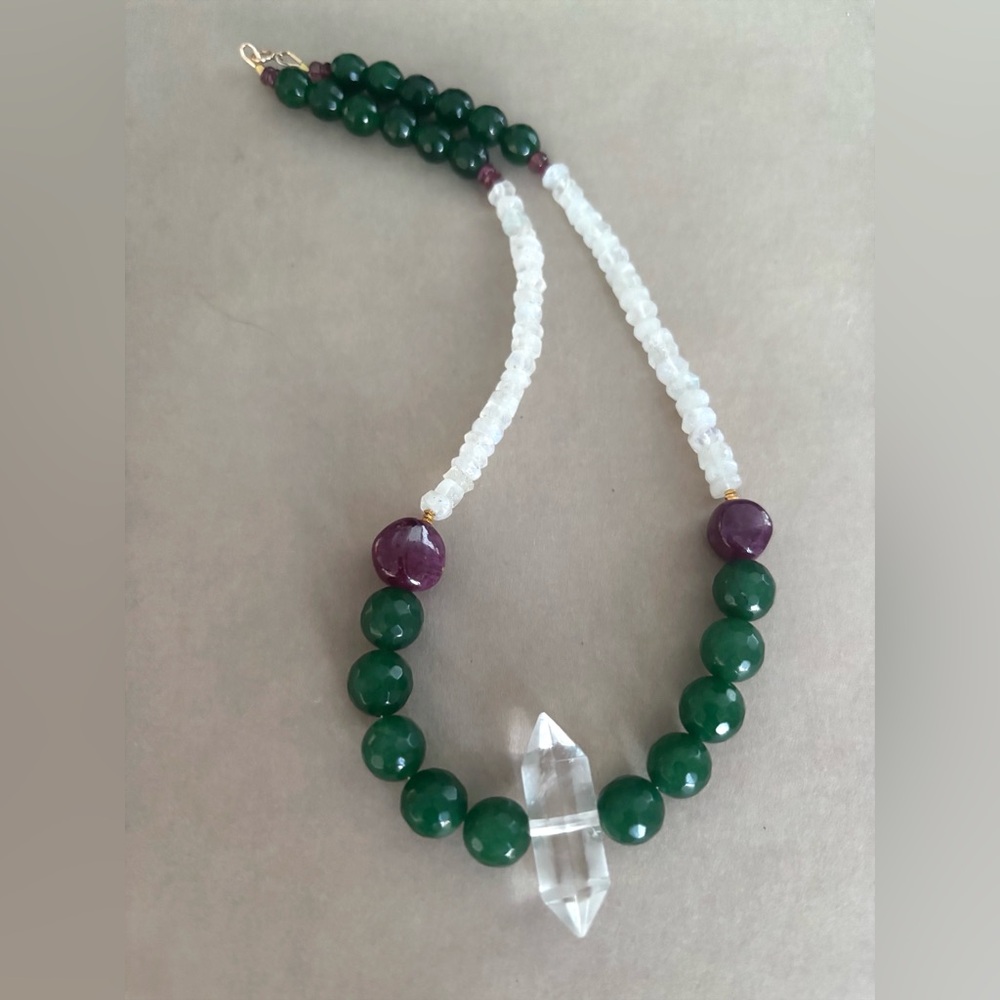 Chic Green and White Beaded Necklace with Crystal Accent